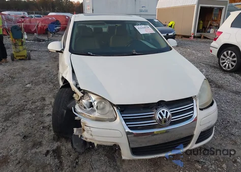 2008 Volkswagen Jetta Se/Sel from USA, damaged, VIN 3VWRM71K98M197650